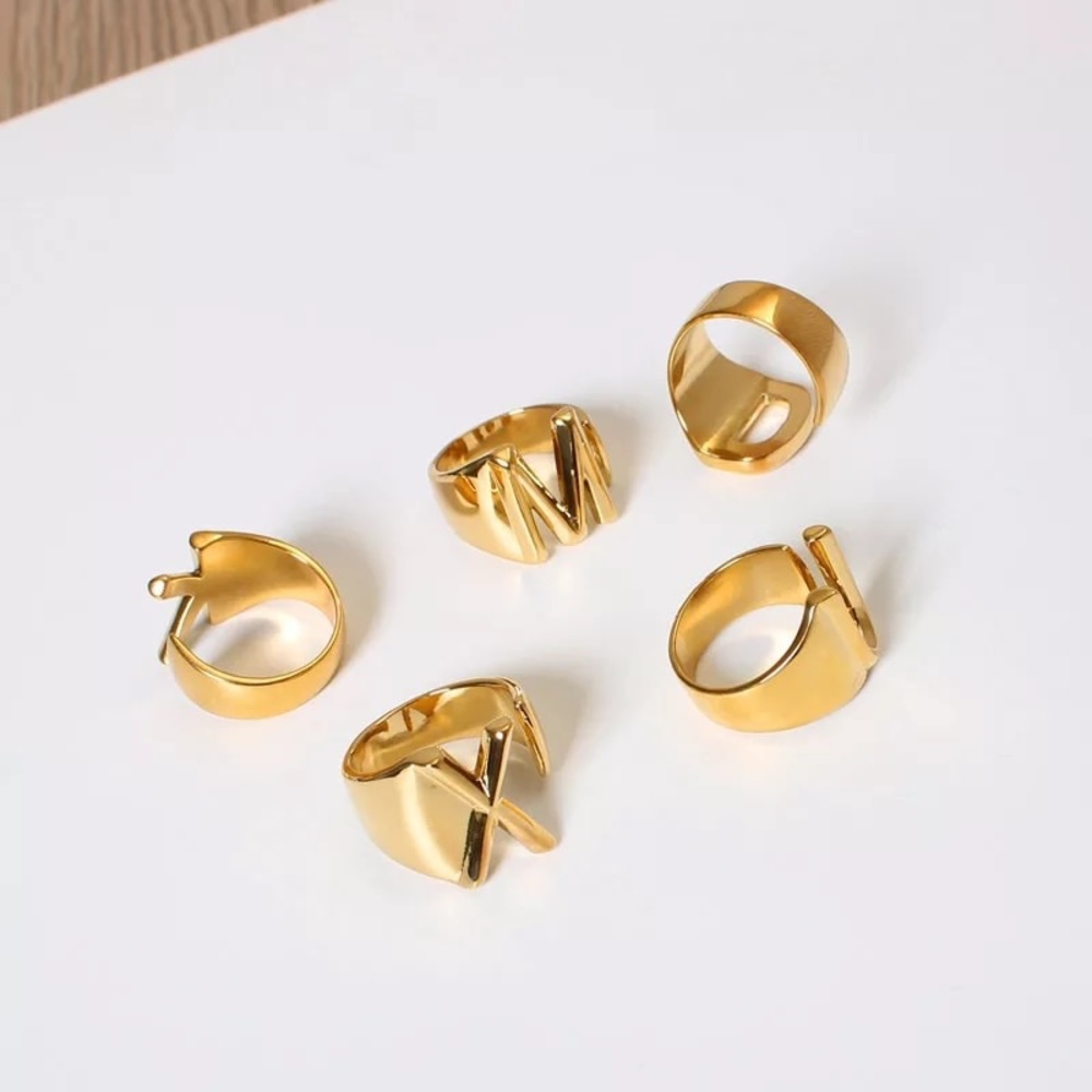 Initial gold adjustable ring - V - Picture 3 of 3